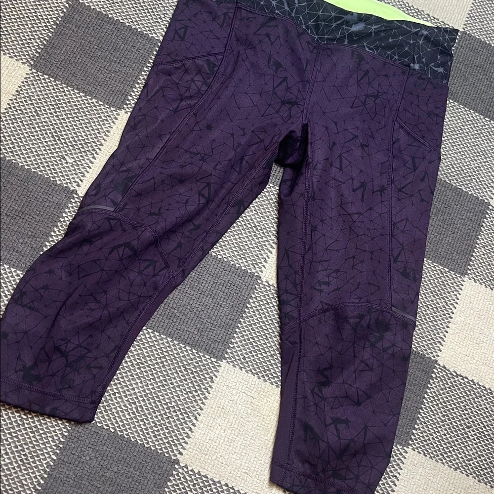 Lululemon Stash It Crop Full On Luxtreme Star crushed black cherry 8